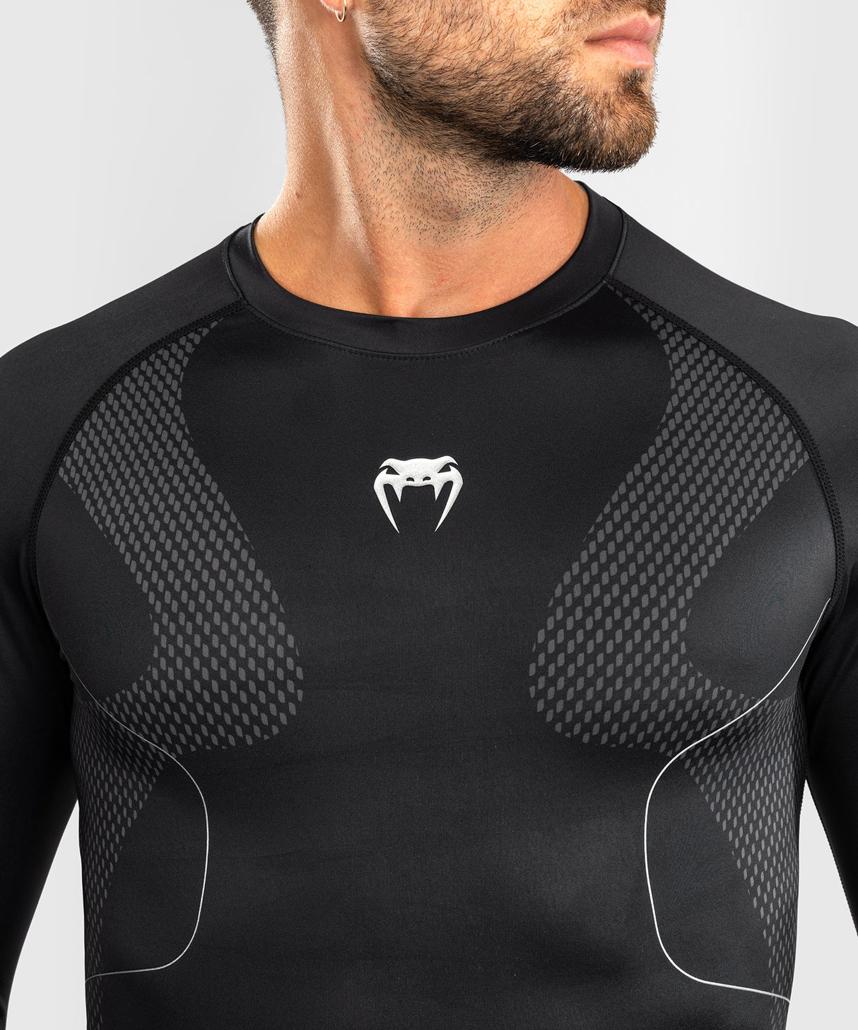 Venum Nexus Long Sleeve Rash Guard - Black/Silver