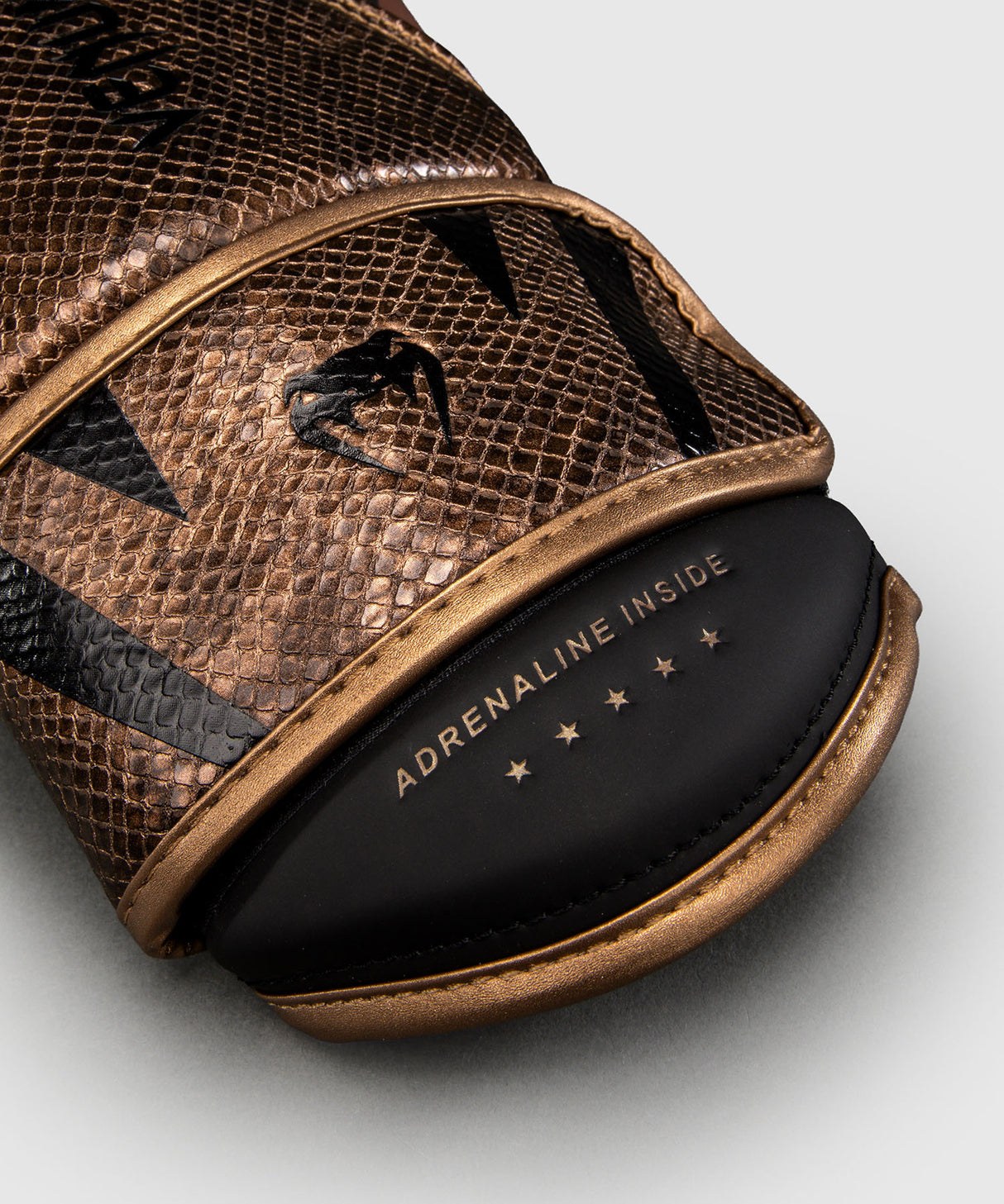 Venum Challenger 4.0 Scales Boxing Gloves