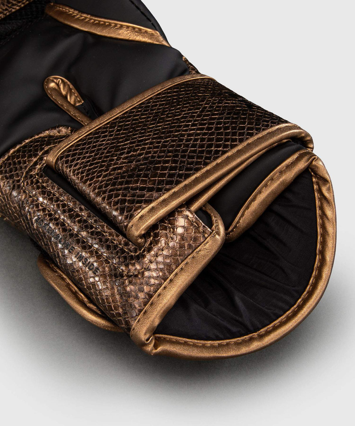 Venum Challenger 4.0 Scales Boxing Gloves