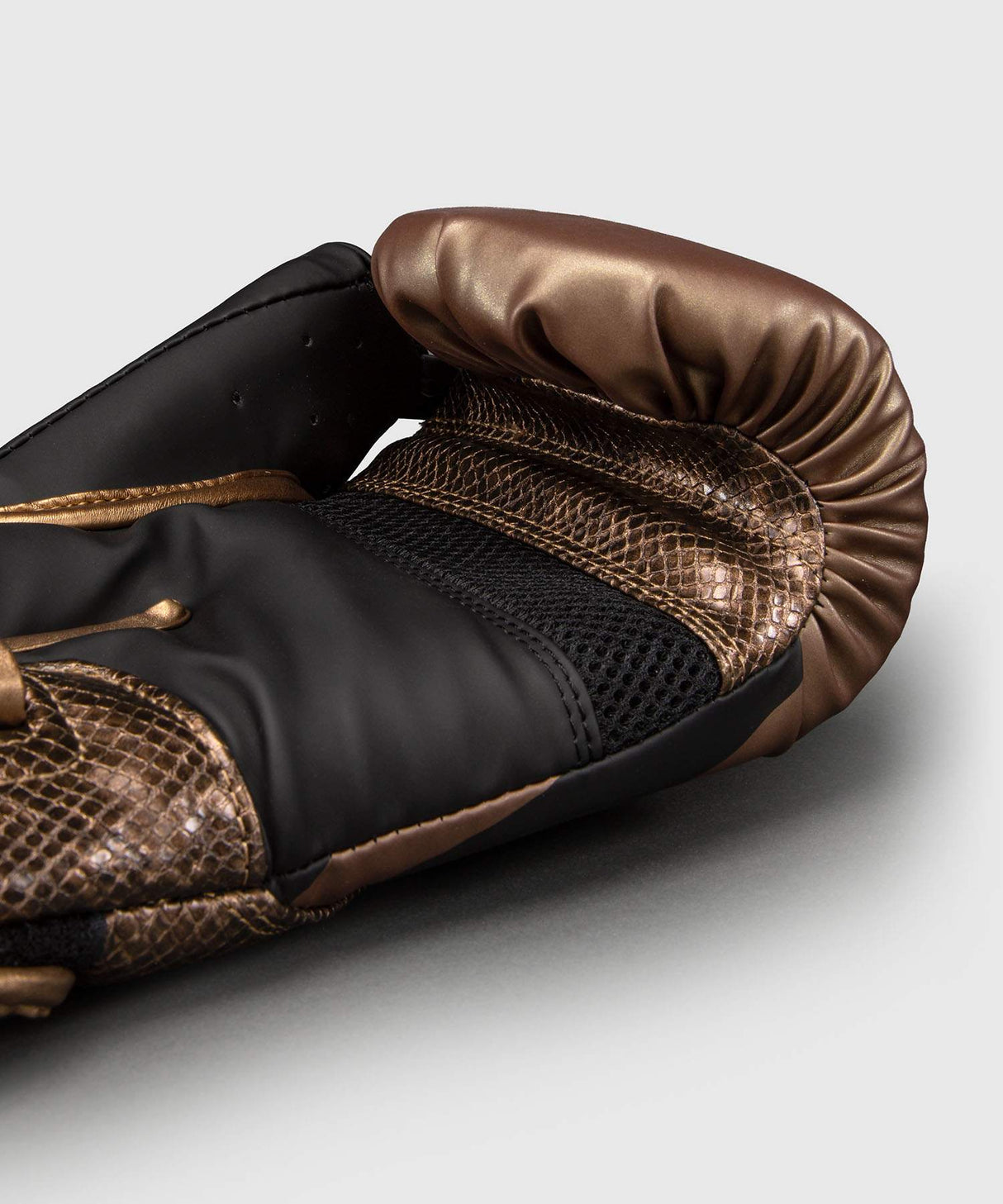 Venum Challenger 4.0 Scales Boxing Gloves