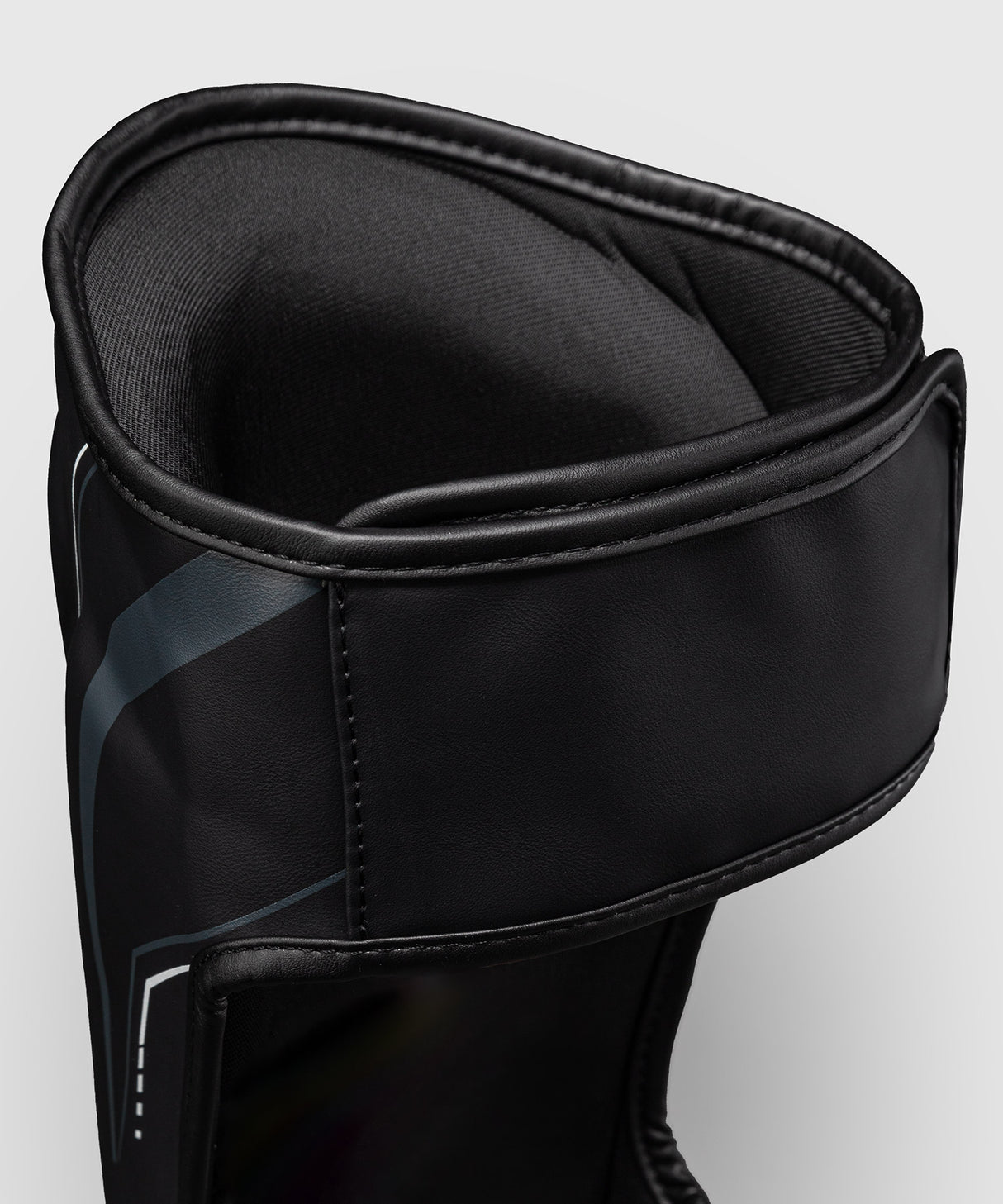 Venum Streamline Shin Guards