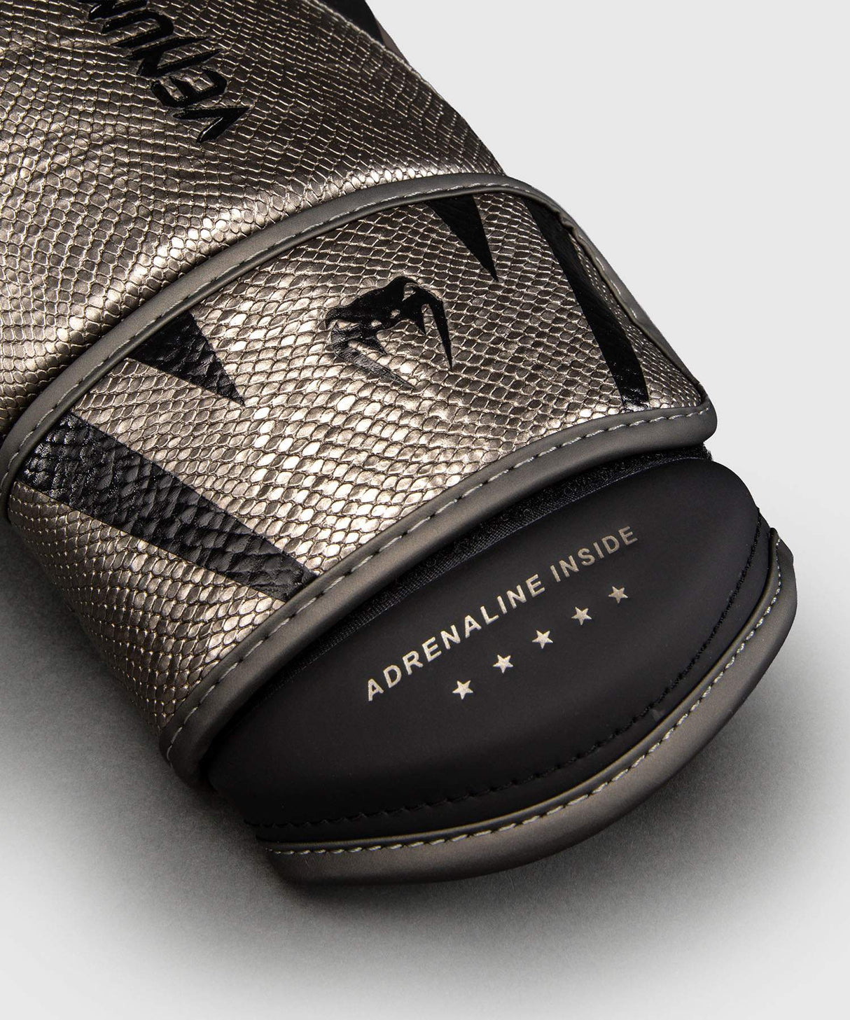 Venum Challenger 4.0 Scales Boxing Gloves