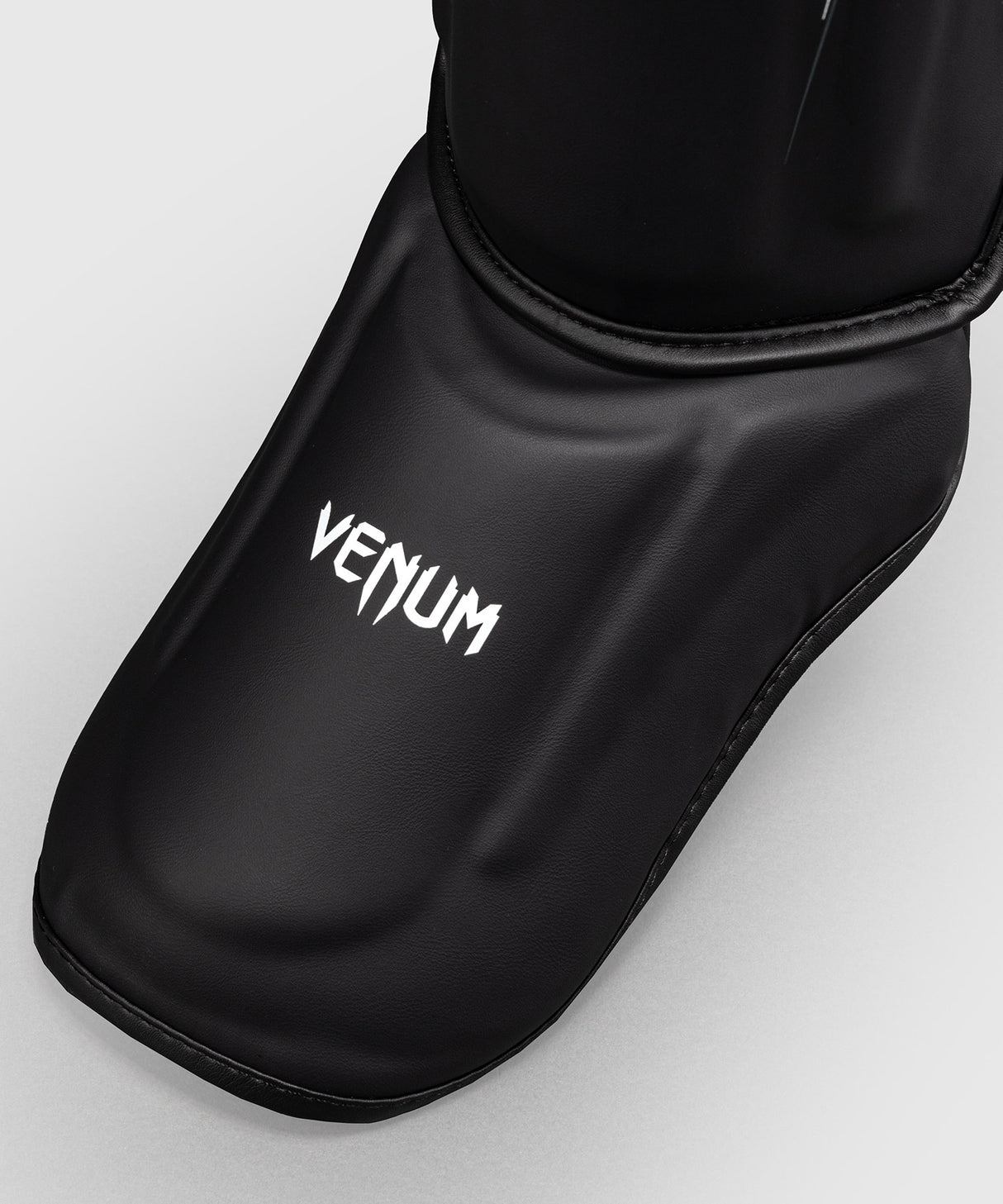 Venum Streamline Shin Guards